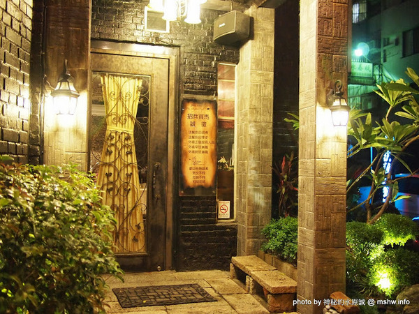 法義風味人文餐廳:【食記】歐風古堡覓食趣?口感獨特的豬腳 @ 台中西區-法義風味人文餐廳-The People Cafe