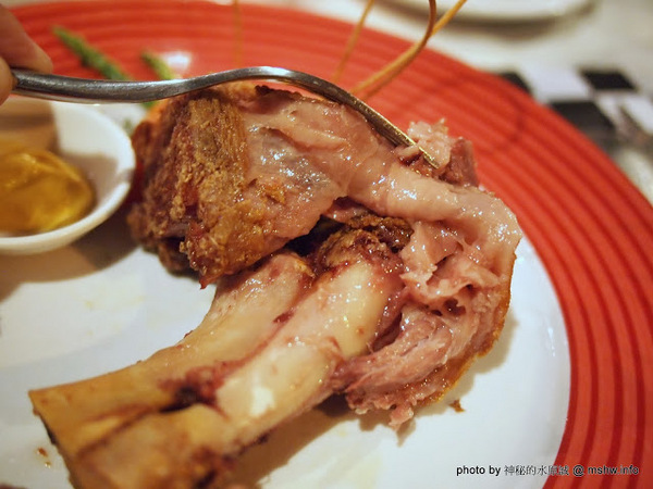 法義風味人文餐廳:【食記】歐風古堡覓食趣?口感獨特的豬腳 @ 台中西區-法義風味人文餐廳-The People Cafe