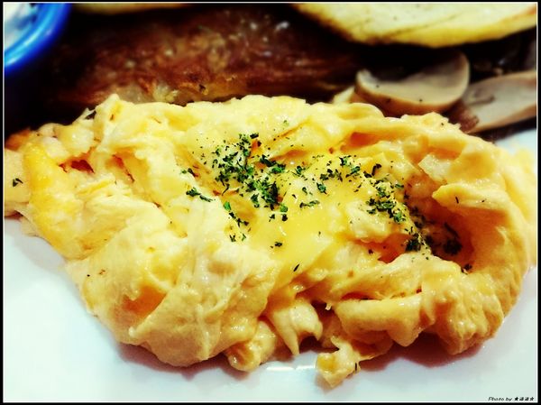 3mins美式餐廳(精城旗艦店)：【台中．美食】３ＭＩＮＳ美式餐廳～服務態度極佳餐點也不賴♥