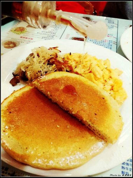 3mins美式餐廳(精城旗艦店)：【台中．美食】３ＭＩＮＳ美式餐廳～服務態度極佳餐點也不賴♥