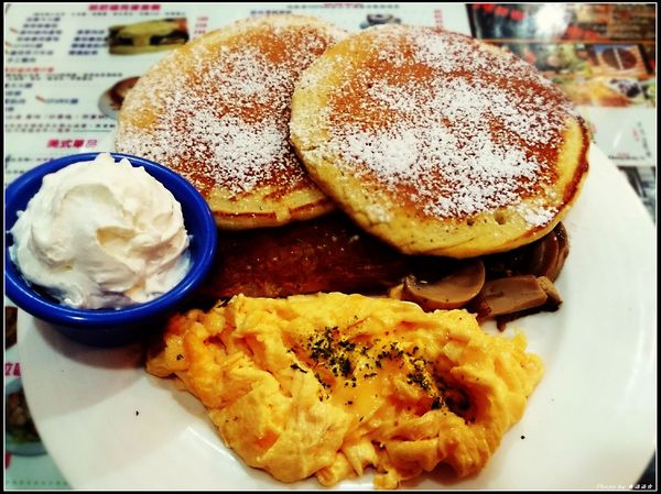 3mins美式餐廳(精城旗艦店)：【台中．美食】３ＭＩＮＳ美式餐廳～服務態度極佳餐點也不賴♥