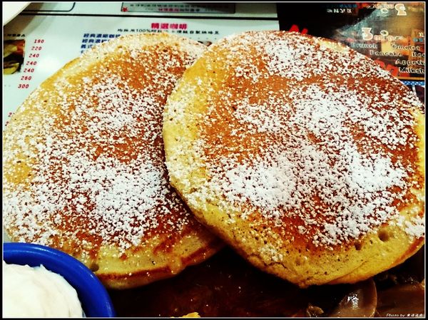 3mins美式餐廳(精城旗艦店)：【台中．美食】３ＭＩＮＳ美式餐廳～服務態度極佳餐點也不賴♥