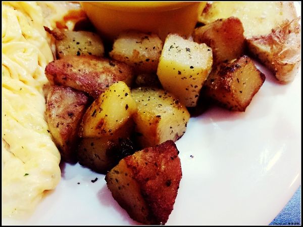 3mins美式餐廳(精城旗艦店)：【台中．美食】３ＭＩＮＳ美式餐廳～服務態度極佳餐點也不賴♥