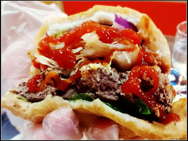 3mins美式餐廳(精城旗艦店)：【台中．美食】３ＭＩＮＳ美式餐廳～服務態度極佳餐點也不賴♥