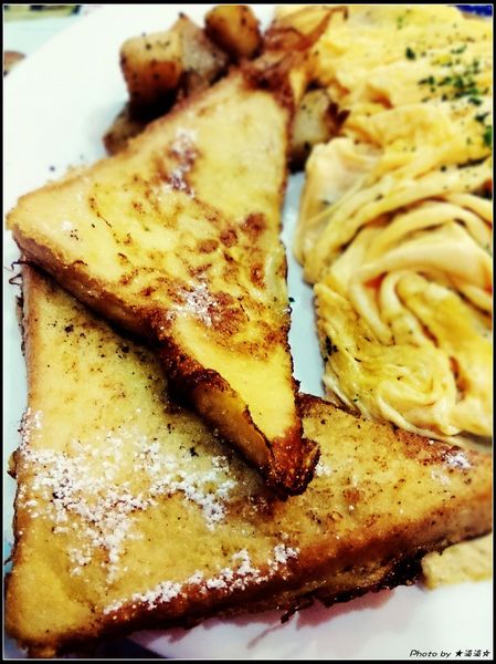 3mins美式餐廳(精城旗艦店)：【台中．美食】３ＭＩＮＳ美式餐廳～服務態度極佳餐點也不賴♥