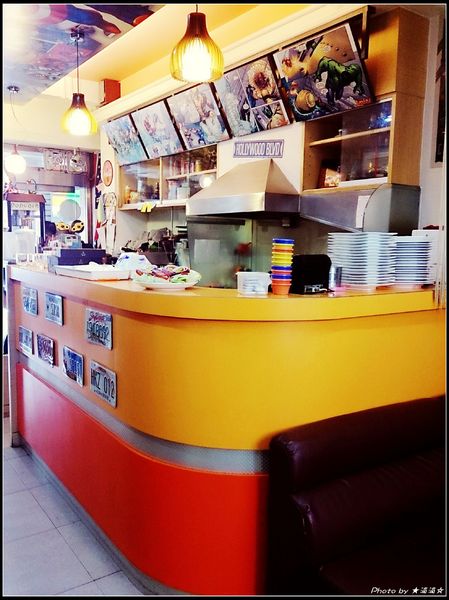 3mins美式餐廳(精城旗艦店)：【台中．美食】３ＭＩＮＳ美式餐廳～服務態度極佳餐點也不賴♥