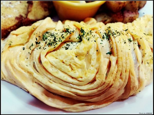 3mins美式餐廳(精城旗艦店)：【台中．美食】３ＭＩＮＳ美式餐廳～服務態度極佳餐點也不賴♥