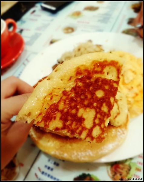 3mins美式餐廳(精城旗艦店)：【台中．美食】３ＭＩＮＳ美式餐廳～服務態度極佳餐點也不賴♥