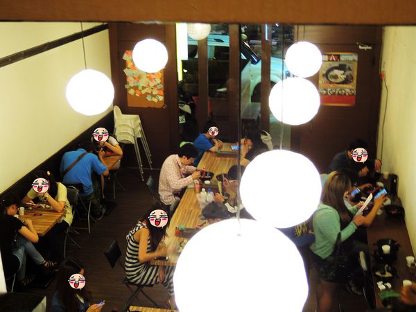 大海拉麵:【星羽愛美食-台中】小排隊博多口味拉麵,肉嫩湯濃麵好吃,起司拉麵濃郁大獲好評~大海豚骨拉麵。