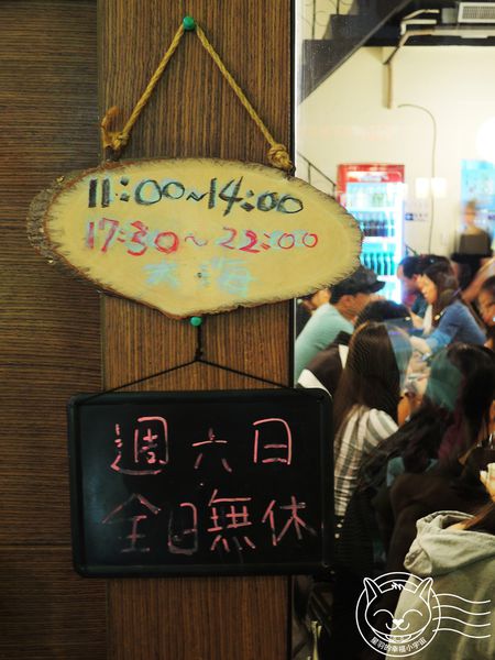 大海拉麵:【星羽愛美食-台中】小排隊博多口味拉麵,肉嫩湯濃麵好吃,起司拉麵濃郁大獲好評~大海豚骨拉麵。