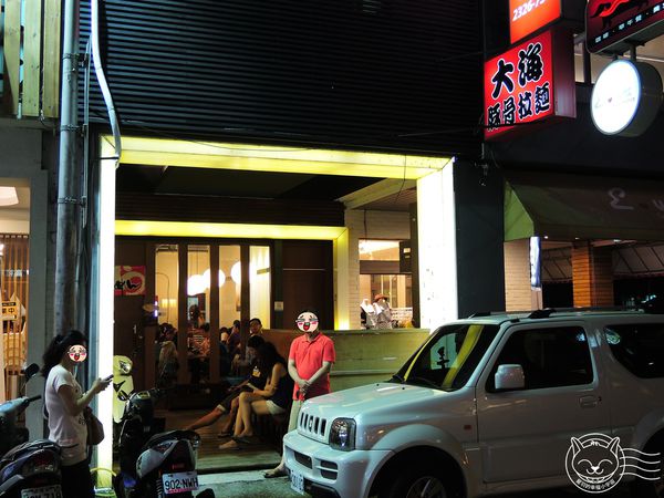 大海拉麵:【星羽愛美食-台中】小排隊博多口味拉麵,肉嫩湯濃麵好吃,起司拉麵濃郁大獲好評~大海豚骨拉麵。