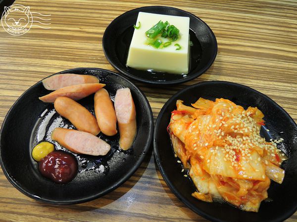 大海拉麵:【星羽愛美食-台中】小排隊博多口味拉麵,肉嫩湯濃麵好吃,起司拉麵濃郁大獲好評~大海豚骨拉麵。