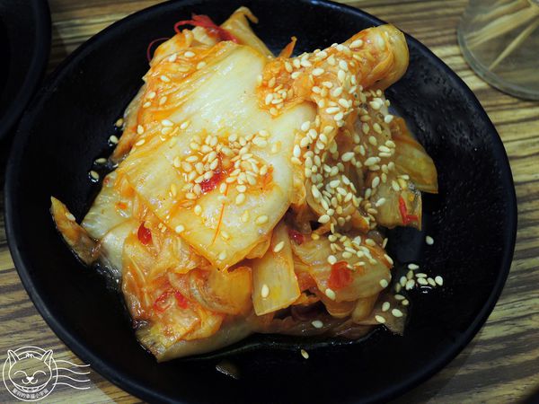 大海拉麵:【星羽愛美食-台中】小排隊博多口味拉麵,肉嫩湯濃麵好吃,起司拉麵濃郁大獲好評~大海豚骨拉麵。