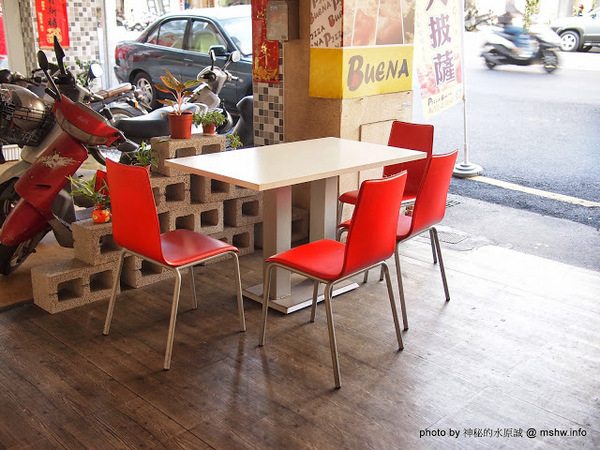 布宜諾比薩:【食記】台中西區-布宜諾披薩-Pizza Buena : 味道與份量尚可~不過還是去另一間吃好了@@