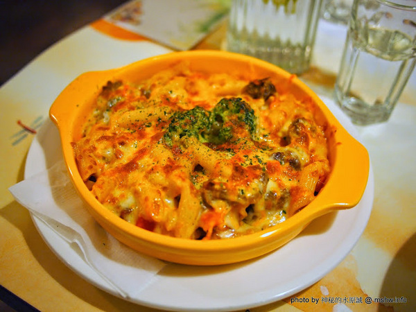 安徒生童話鄉村廚：【食記】台中Andersen Restaurant 安徒生童話鄉村廚@西區美術館 : 口味可接受,環境溫馨舒適,適合團體聚餐!