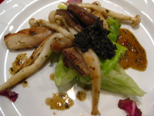 夏慕尼新香榭鐵板燒(台中中港店):台中>> 夏慕尼之~好吃到流淚-松板豬