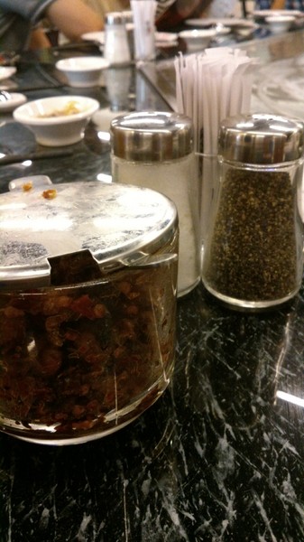 高林鐵板燒:高林鐵板燒…酥香的蒜片、香辣魚醬…好吃