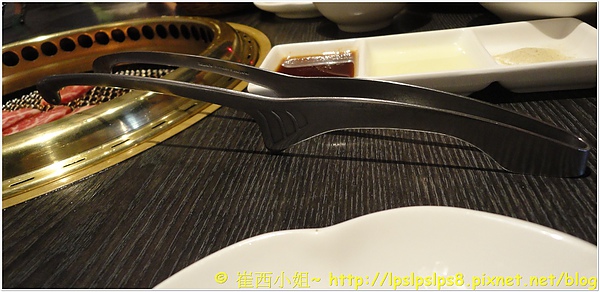 屋馬燒肉 特殊燒烤夾.JPG