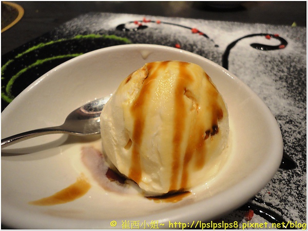 屋馬燒肉 焦糖香草冰淇淋.JPG