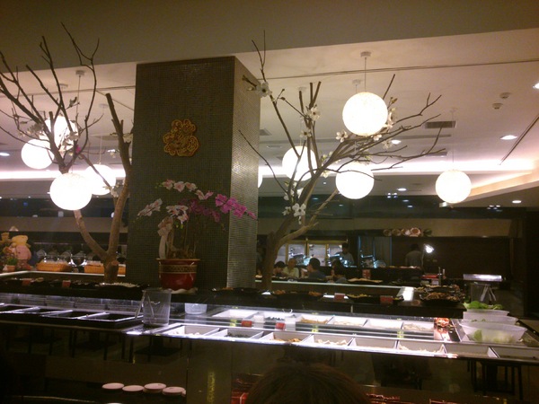 千葉火鍋(彰化尊爵館)：千葉火鍋…新鮮玩意--冰琪林機…難怪擠滿了小朋友