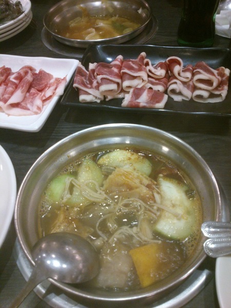 千葉火鍋(彰化尊爵館)：千葉火鍋…新鮮玩意--冰琪林機…難怪擠滿了小朋友