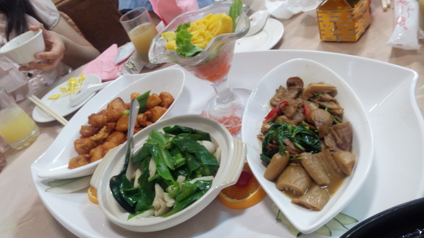 聖華宮素菜餐廳(彰化店)：聖華宮素菜餐廳~喜宴~吃素一下!!