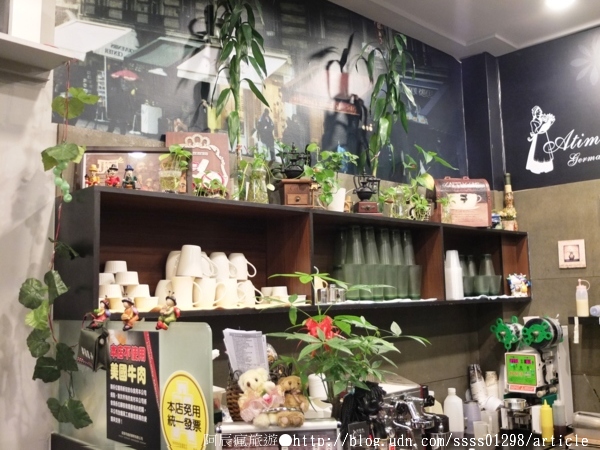 亞蒂米德式廚房：【美食特搜。屏東市】亞蒂米德式廚房(屏東店)。浪漫平價的一餐 歐式貴氣的幸福國度