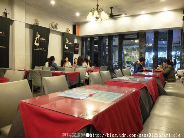 亞蒂米德式廚房：【美食特搜。屏東市】亞蒂米德式廚房(屏東店)。浪漫平價的一餐 歐式貴氣的幸福國度