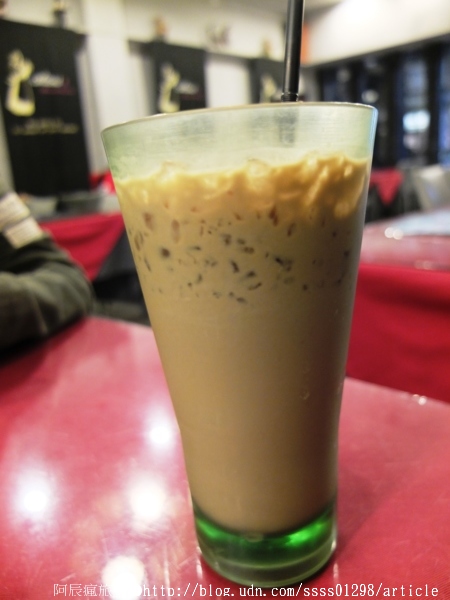 亞蒂米德式廚房：【美食特搜。屏東市】亞蒂米德式廚房(屏東店)。浪漫平價的一餐 歐式貴氣的幸福國度