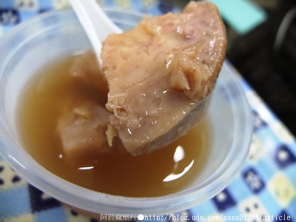 屏東進來涼冰果室：【美食特搜。屏東市】進來涼冰果室。飯後水果大推番茄切盤，特殊佐料回味無窮