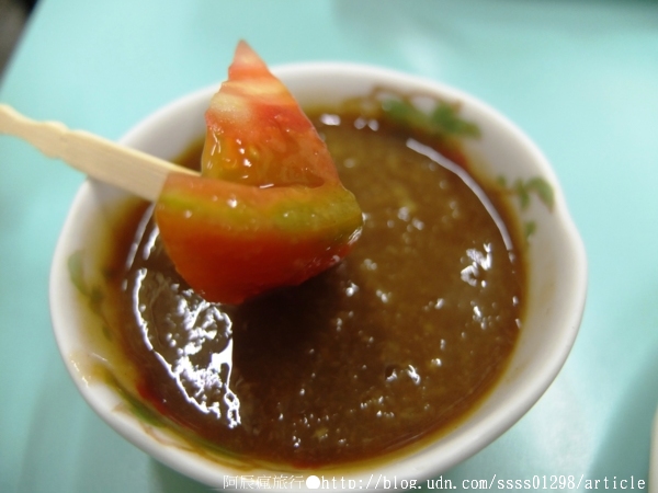 屏東進來涼冰果室：【美食特搜。屏東市】進來涼冰果室。飯後水果大推番茄切盤，特殊佐料回味無窮