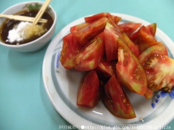 屏東進來涼冰果室：【美食特搜。屏東市】進來涼冰果室。飯後水果大推番茄切盤，特殊佐料回味無窮