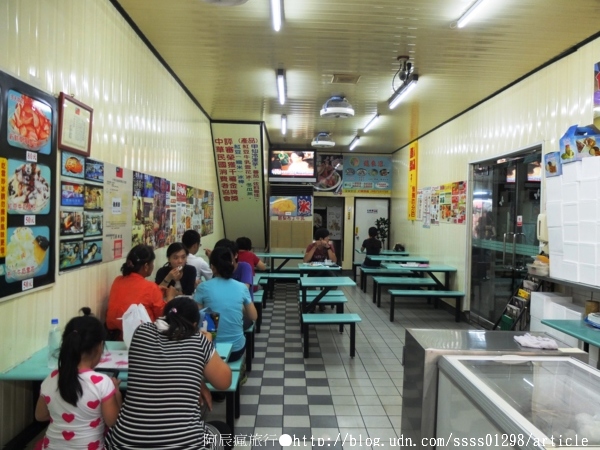 屏東進來涼冰果室：【美食特搜。屏東市】進來涼冰果室。飯後水果大推番茄切盤，特殊佐料回味無窮
