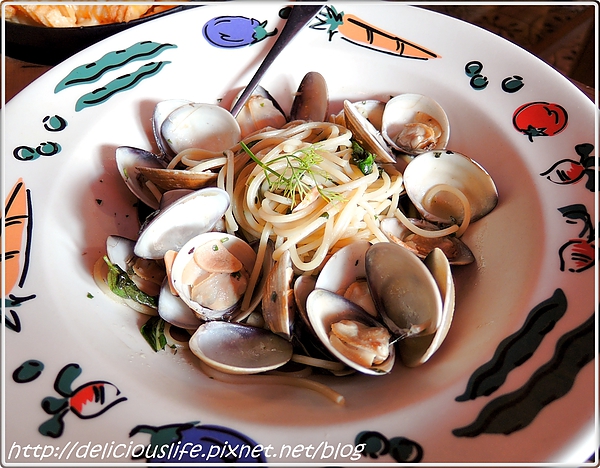 蒜香香草蛤蜊麵385