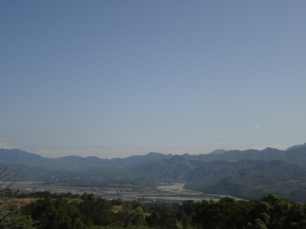 鹿野高台：1020119[官本金文愛台灣]鹿野高台美麗的大高原就算沒有熱氣球加持依然綠意盎然