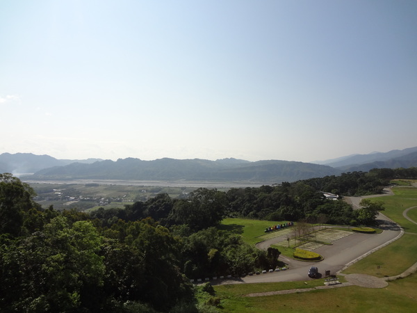 鹿野高台：1020119[官本金文愛台灣]鹿野高台美麗的大高原就算沒有熱氣球加持依然綠意盎然