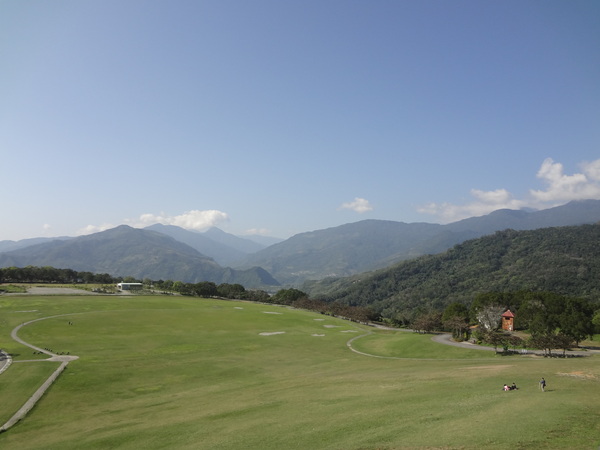 鹿野高台：1020119[官本金文愛台灣]鹿野高台美麗的大高原就算沒有熱氣球加持依然綠意盎然