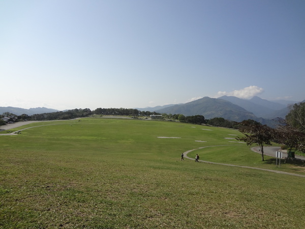 鹿野高台：1020119[官本金文愛台灣]鹿野高台美麗的大高原就算沒有熱氣球加持依然綠意盎然