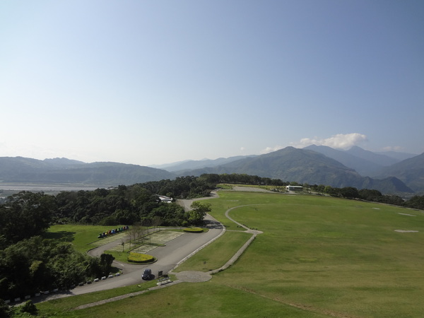 鹿野高台：1020119[官本金文愛台灣]鹿野高台美麗的大高原就算沒有熱氣球加持依然綠意盎然