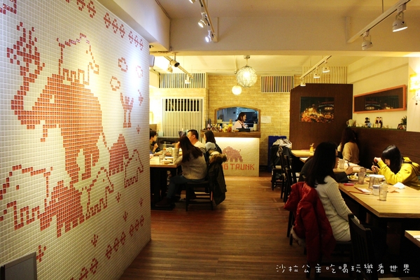 Long Trunk 長鼻子泰國餐廳:泰式料理『長鼻子泰國餐廳』軟殼蟹/咖哩/摩摩喳喳/泰式奶茶