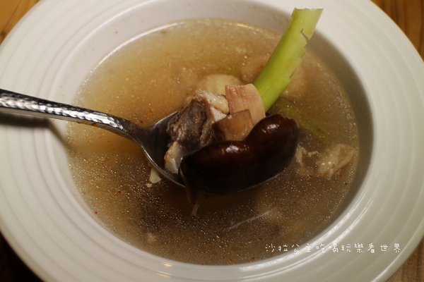 Long Trunk 長鼻子泰國餐廳:泰式料理『長鼻子泰國餐廳』軟殼蟹/咖哩/摩摩喳喳/泰式奶茶