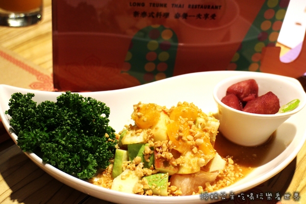 Long Trunk 長鼻子泰國餐廳:泰式料理『長鼻子泰國餐廳』軟殼蟹/咖哩/摩摩喳喳/泰式奶茶