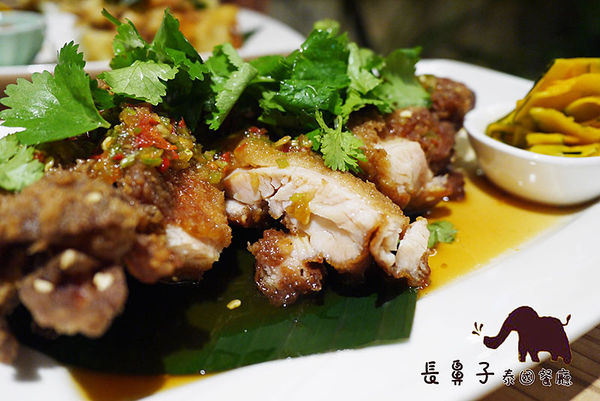 Long Trunk 長鼻子泰國餐廳：◆台北中山美食。捷運中山站【長鼻子泰國餐廳 LONG TRUNK THAI RESTAURANT】泰式套餐。泰國料理。泰國菜