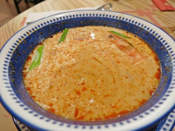 長鼻子泰國餐廳:【捷運中山站】可愛風格的泰式料理 — 長鼻子泰國餐廳