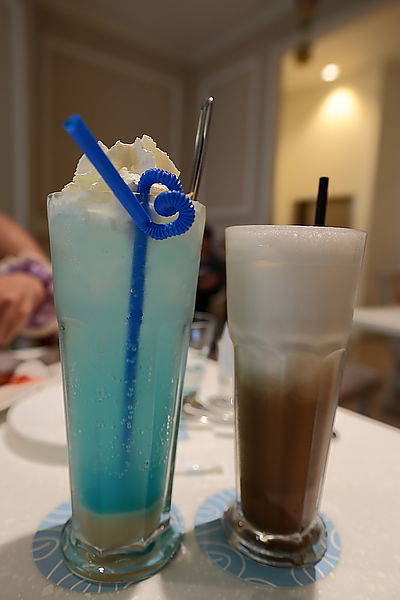 左:天空藍 右:冰咖啡