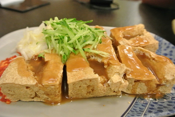 梁婆婆臭豆腐：[小吃]台中♥從路邊攤到三家店面的超ㄅㄧㄤˋ臭豆腐♥梁婆婆臭豆腐(向上總店)