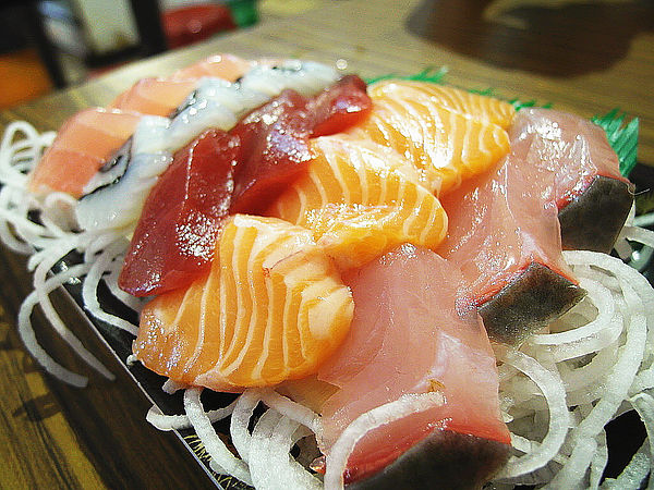 碧砂漁港:【基隆】碧砂漁港。現殺海膽好美味