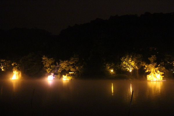 新北市碧潭風景區:與碧潭有約『銅響‧夏至』碧潭吊橋光雕秀