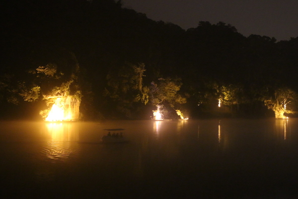 新北市碧潭風景區:與碧潭有約『銅響‧夏至』碧潭吊橋光雕秀