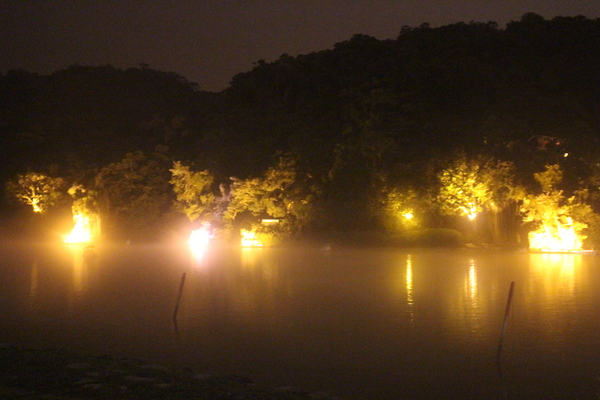 新北市碧潭風景區:與碧潭有約『銅響‧夏至』碧潭吊橋光雕秀